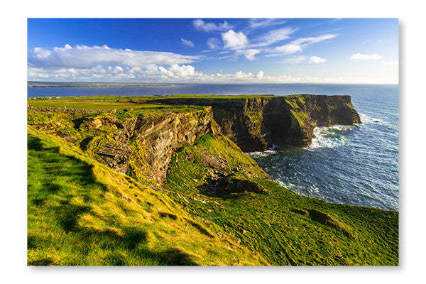 Falaises de Moher en Irlande par temps ensoleillé : cadre et panneau en tissu 24 x 36 po | Cliffs Of Moher In Ireland At Sunny Day 24 po x 36 po : Cadre d'art mural et panneau de tissu | D44GCN7I
