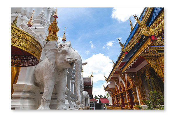 Magnifiques sculptures hindoues décorées dans un temple thaïlandais : cadre mural et panneau de tissu 28 x 42 po | D44GYO5U