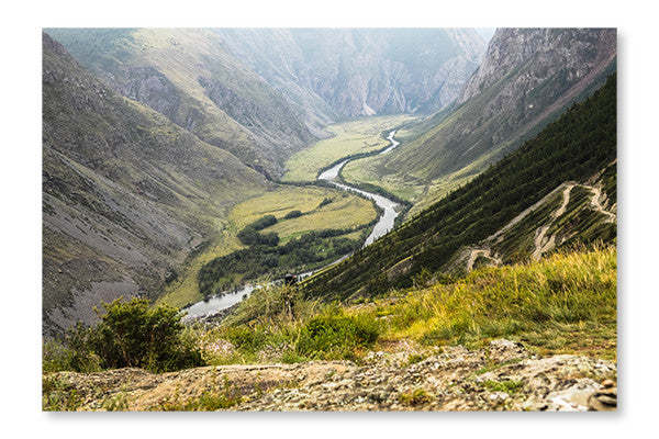 Paysage pittoresque avec vallée de montagne et rivière, cadre mural et panneau de tissu 16 x 24 po | Paysage pittoresque avec vallée de montagne et rivière 16 po x 24 po : Cadre d'art mural et panneau de tissu | D44G2BKR