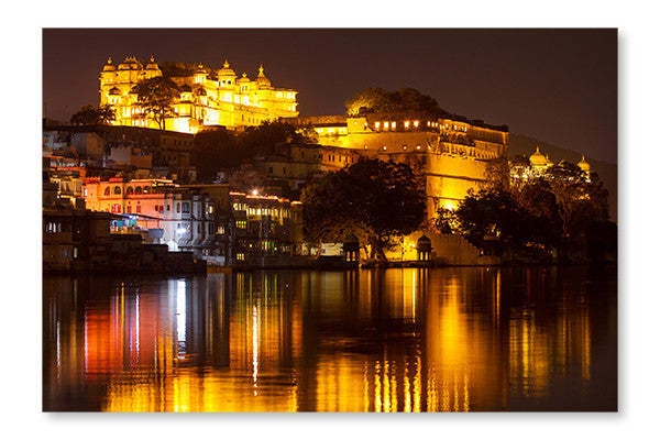 Palais de la Ville et lac Pichola la nuit, Udaipur : Cadre mural et panneau de tissu 28 x 42 cm | Palais de la Ville et lac Pichola la nuit, Udaipur : Cadre mural et panneau de tissu | D44G2I2X