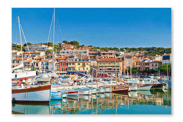 La ville balnéaire de Cassis sur la Côte d'Azur : Cadre et panneau de tissu 28 x 42 po | La ville balnéaire de Cassis sur la Côte d'Azur 28 po x 42 po : Cadre d'art mural et panneau de tissu | D44G5WI9