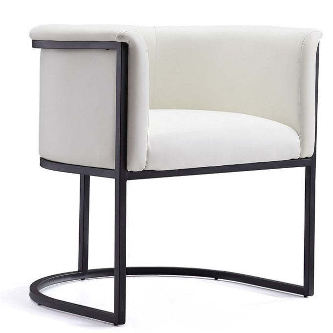 Manhattan Comfort Cosmopolitan Faux Leather Dining Chair - White & Black|Chaise de salle à manger Cosmopolitan de Manhattan Comfort en similicuir - blanche et noire