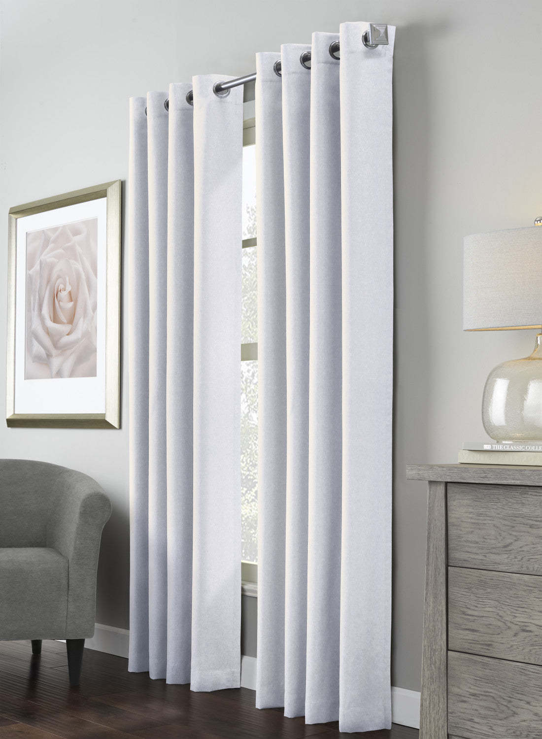 Margaret White Grommet Curtain Panel - 52 X 95|Panneau de rideau à œillets Margaret blanc - 52 po x 95 po