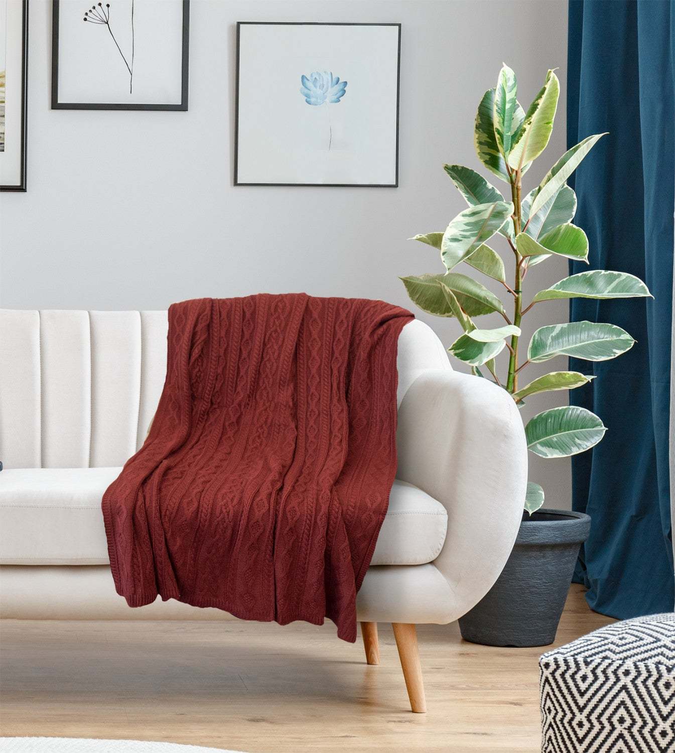 Moura 50 x 60 Throw - Red|Jeté Moura 50 po x 60 po - rouge|D2BR8KFK