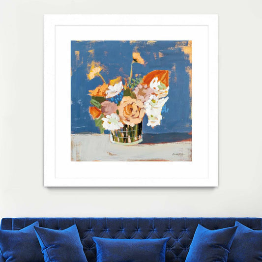 Œuvre d'art murale encadrée blanche et mate « Peach And White Bouquet » 36 x 36