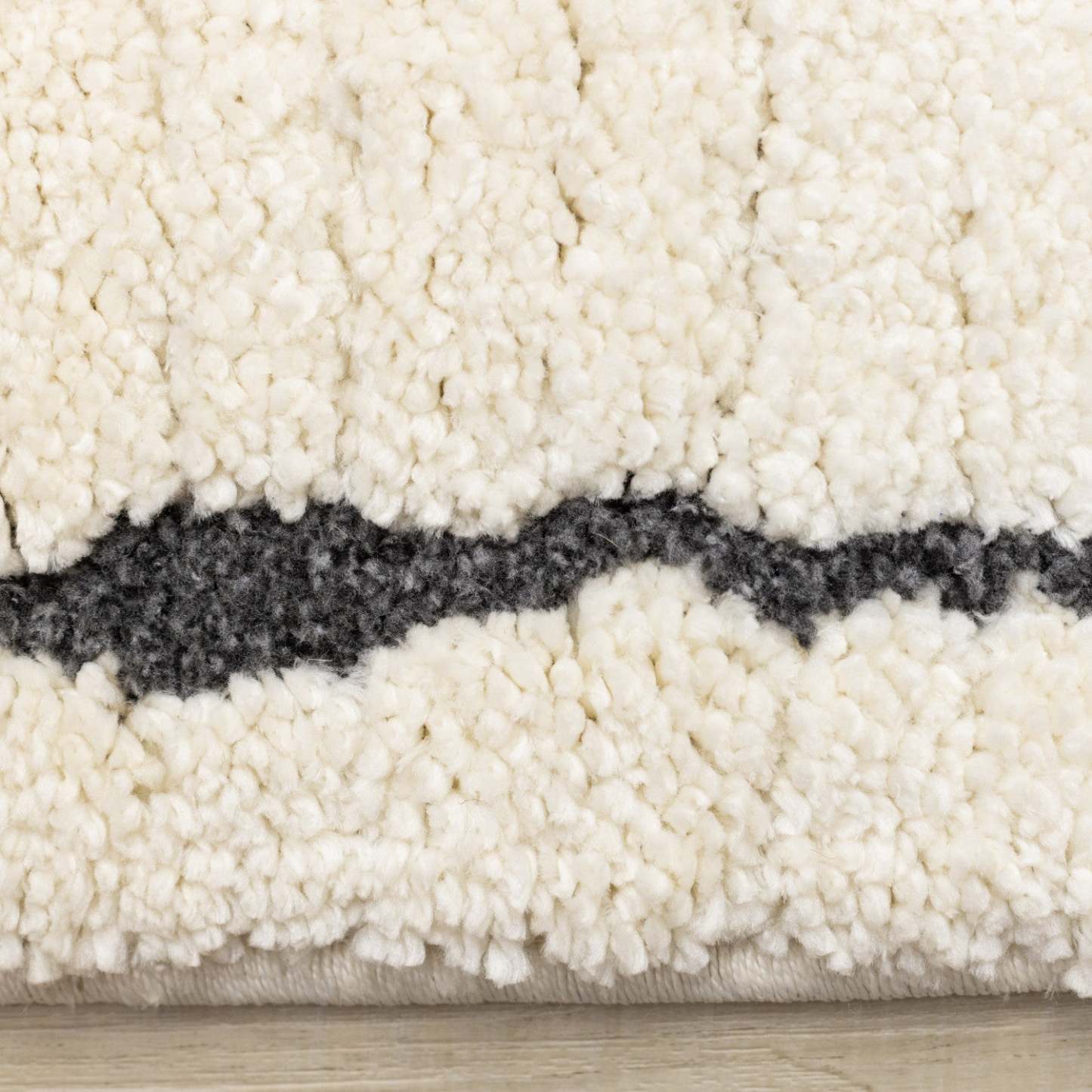Teagan Plush Pile Cream Black Vertical Lines Area Rug - 7'10 x 10'6|Carpette à poil moelleux Teagan crème et noire à motif de rayures verticales - 7 pi 10 po x 10 pi 6 po