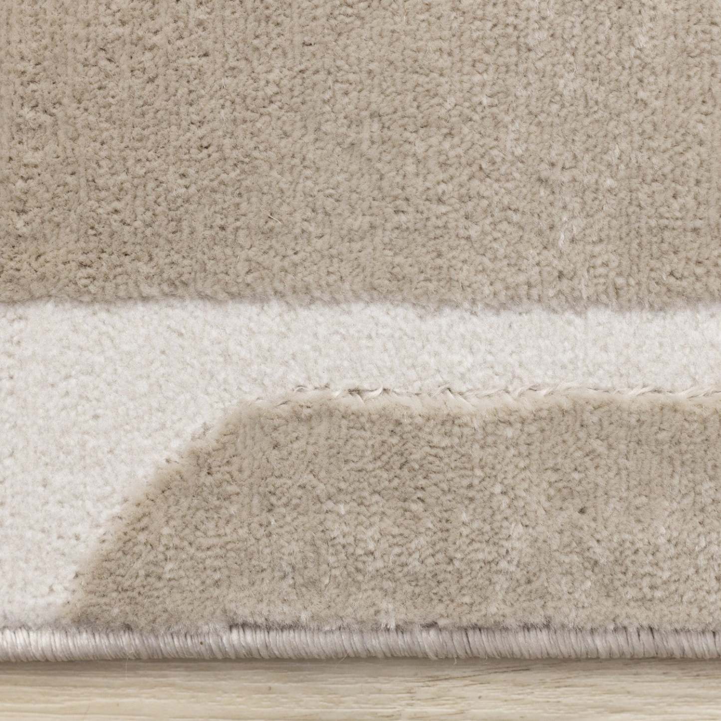 Tapis Leopold Modern Mid-Century Beige Crème - 7'10 x 10'6|Carpette Leopold beige et crème de style moderne du milieu du 20e siècle - 7 pi 10 po x 10 pi 6 po