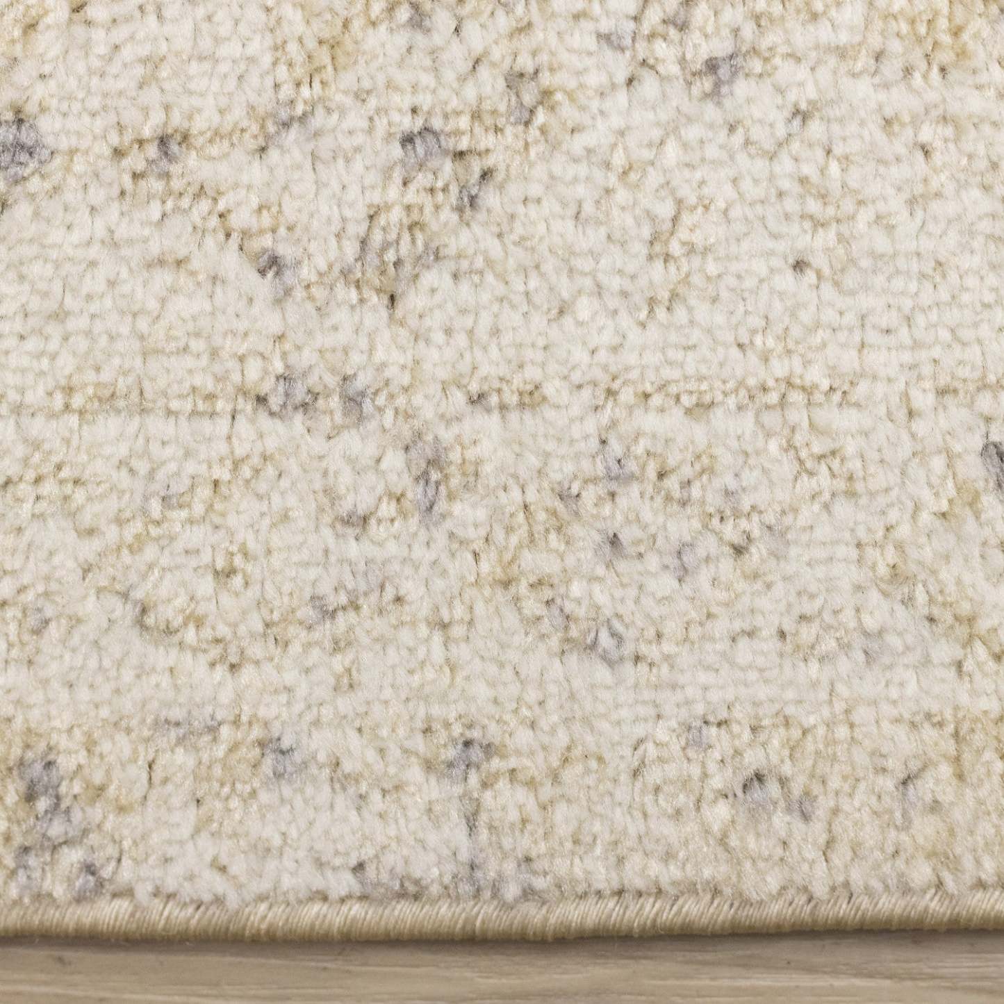 Carpette discrète, traditionnelle et élégante Ellis beige et crème - 5 pi 3 po x 7 pi 7 po