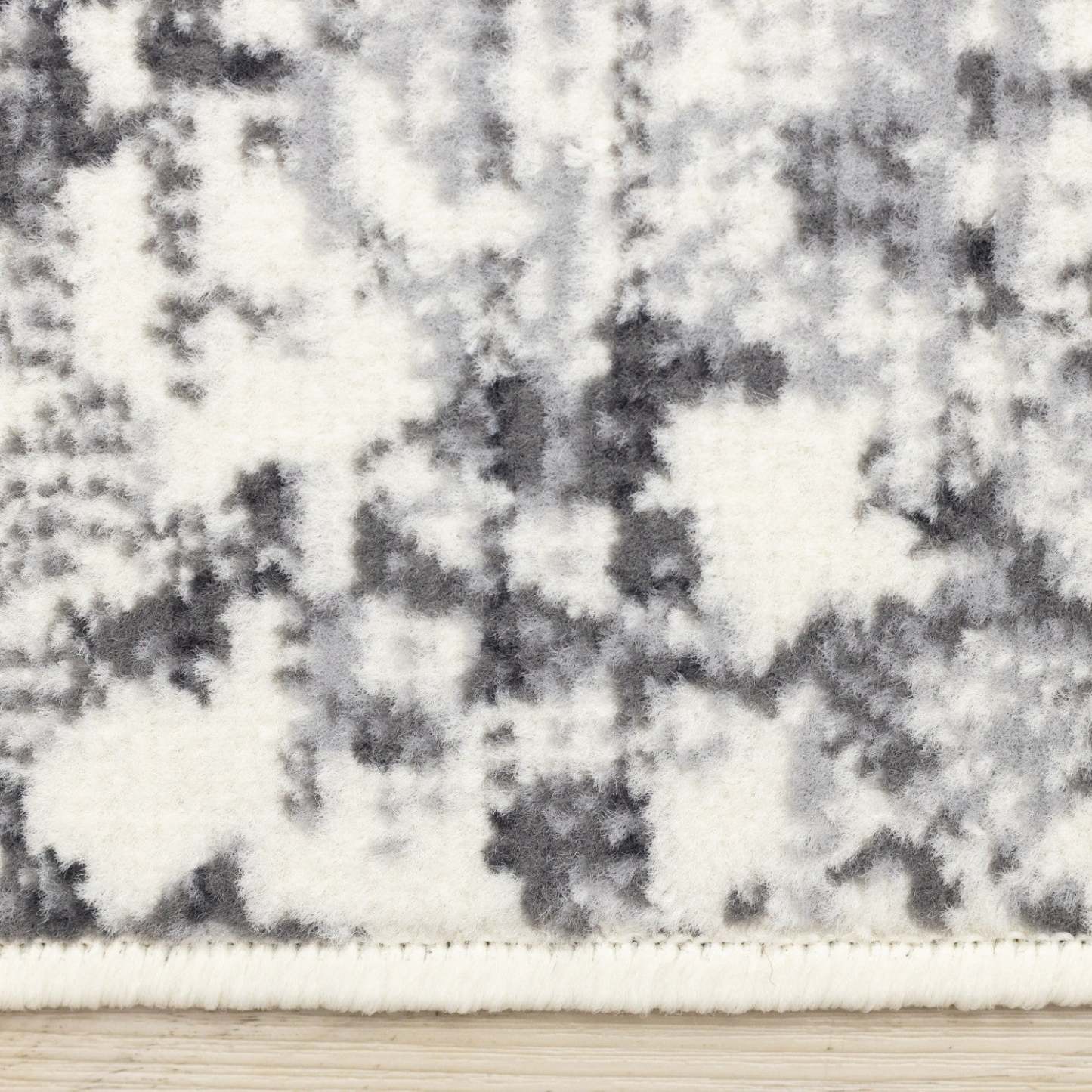 Florence Elegant Damask Indoor Area Rug - 4'7 x 6'7|Tapis d'intérieur Florence à motif damassé élégant - 4 pi 7 po x 6 pi 7 po