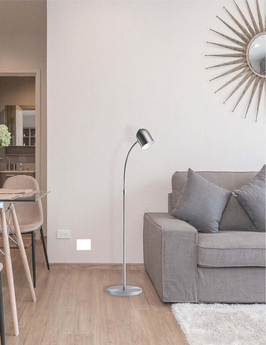 Dainolite LED Floor Lamp 5w Satin Chrome Finish|Lampe à pied Dainolite avec finition chromée satinée et ampoule LED de 5 W