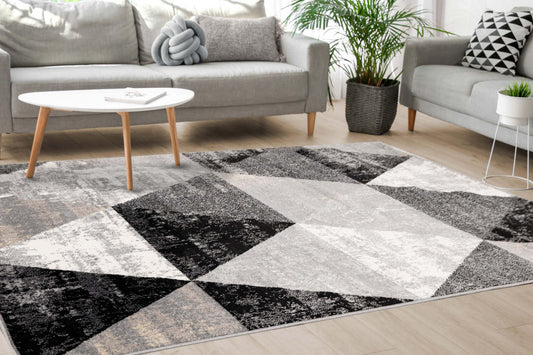 Covington Distressed Triangles Area Rug - 6'7 x 9'10|Carpette Covington à motifs de triangles vieillis - 6 pi 7 po x 9 pi 10 po