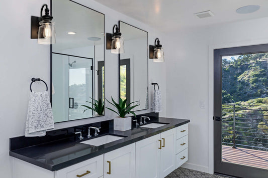 Applique murale de salle de bains noire à 1 ampoule Castara | Applique murale Castara noire à 1 ampoule pour la salle de bain | D06HF1DF