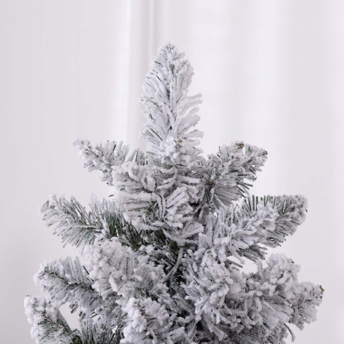 Homcom 6 Foot Snow Flocked Artificial Pencil Christmas Tree With Lights|Homcom Arbre De Noël Artificiel Floconné Enneigé De 6 Pieds Avec Lumières