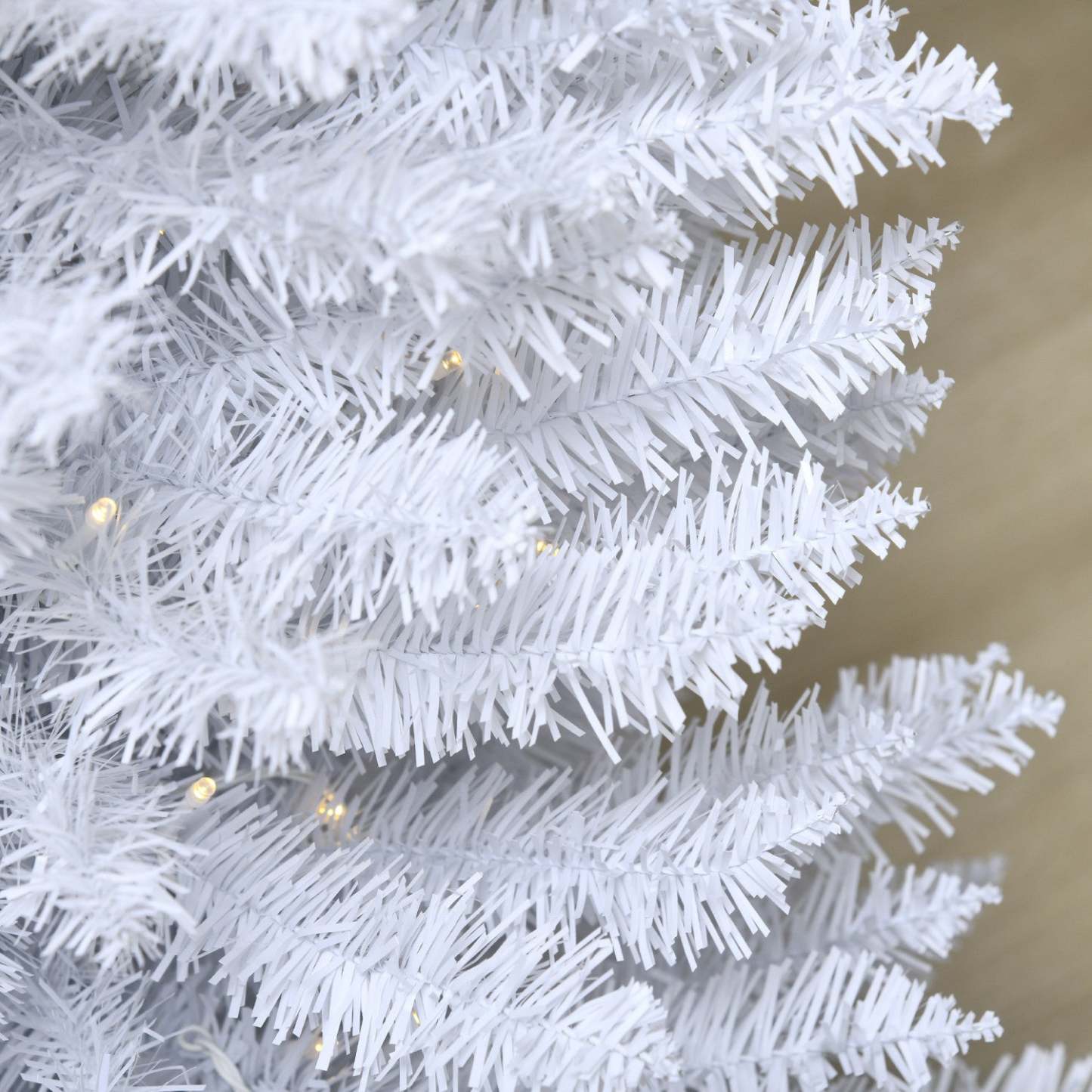 Homcom 6' Prelit Artificial Christmas Tree With Warm White Led Lights|Homcom Arbre de Noël artificiel pré-éclairé 6 pi avec lumières LED blanc chaud