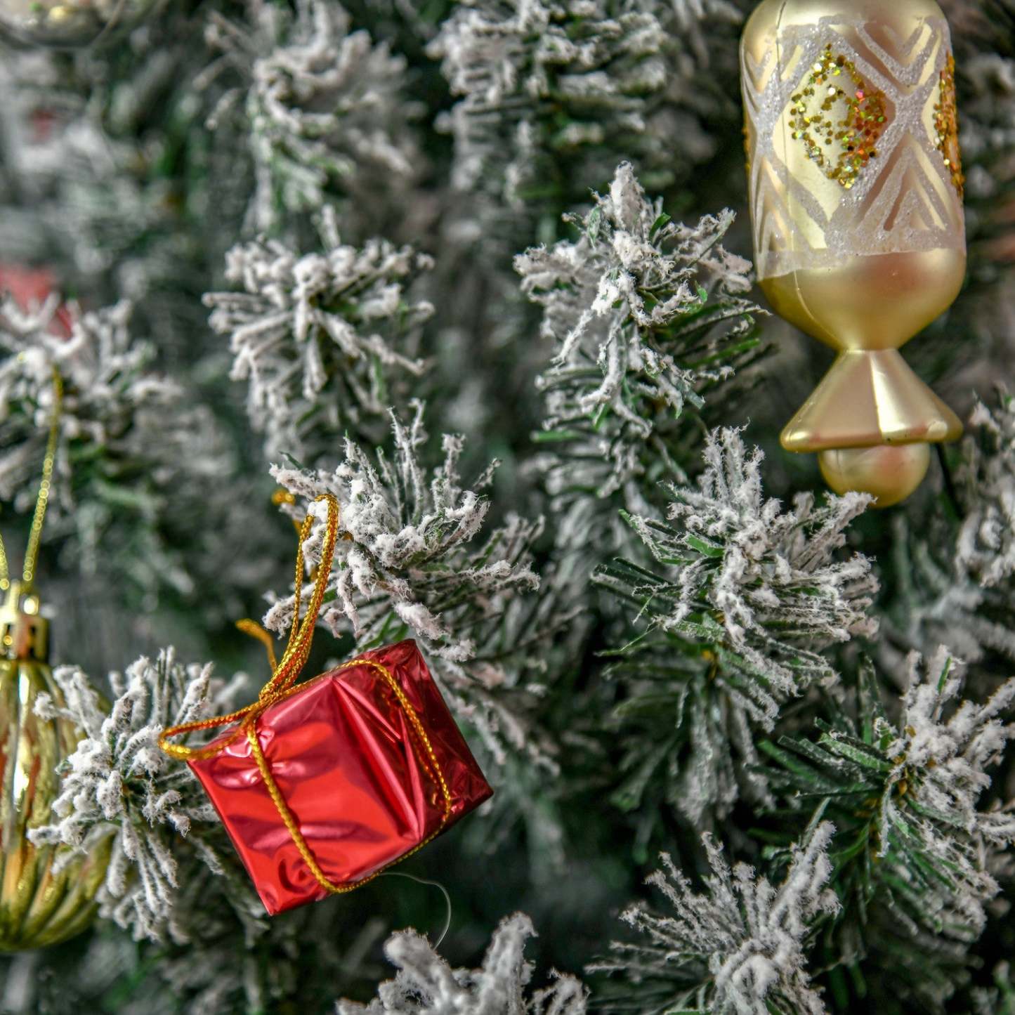 Homcom Arbre De Noël Artificiel Flocké Neige Crayon Slim | Homcom Arbre De Noël Artificiel 6 Pieds 492 Branches Réalistes