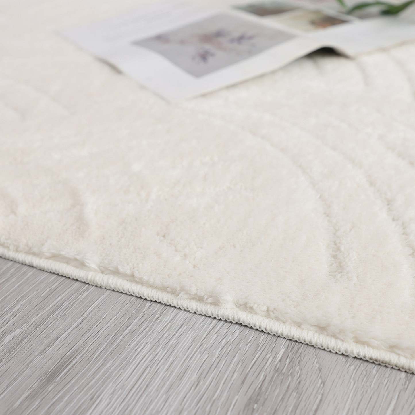 Velvet Crescent Cream Washable Shag Area Rug 5'x7' Indoor Area Rug | Tapis A Poils Longs Lavable En Velours Crème Crescent 5'x7'