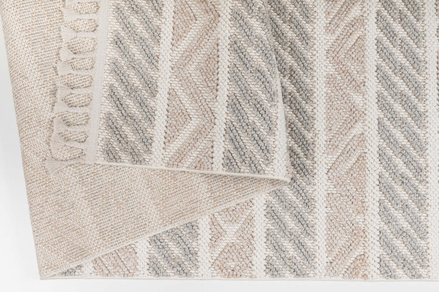 Athena Beige Indoor/Outdoor Area Rug - 5.3 X 7.6 | Tapis Beige D’intérieur/Extérieur Athena - 5.3 X 7.6