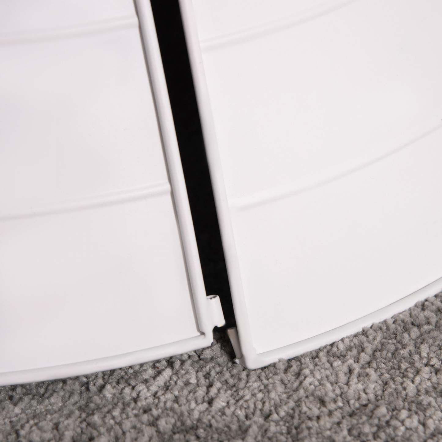 Homcom 26 Inch Metal Christmas Tree Collar, Xmas Tree Base Cover, White|Homcom Collier de sapin en métal 26 po, couverture de base de sapin, blanc