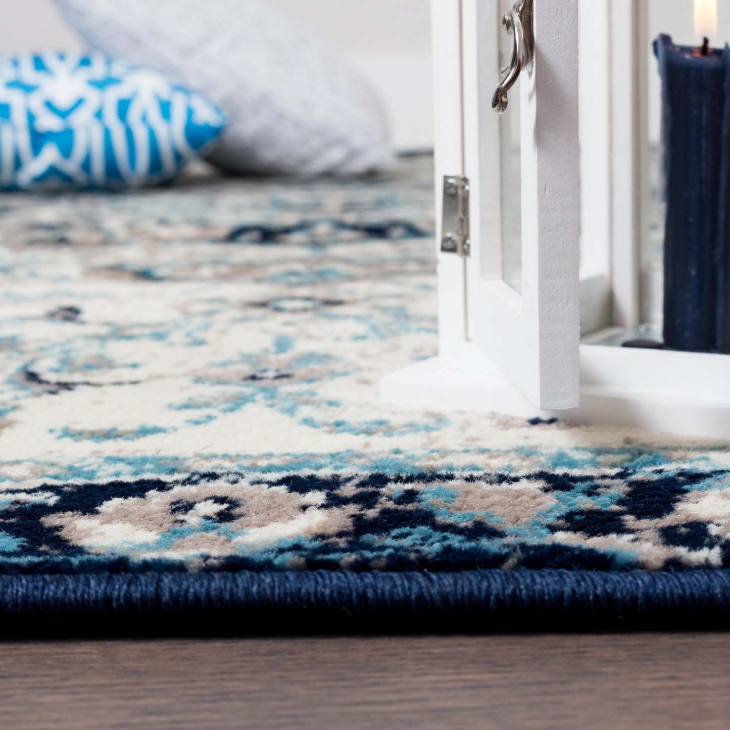 Sav Vin Nw 4x6 Area Rug|Carpette Sav Vintage bleu marine et blanche 4 x 6|D80G00OV