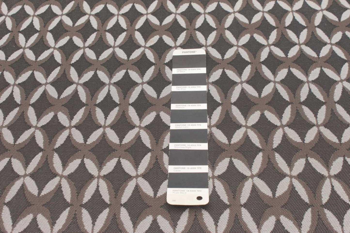 Tapis Bellezza Noir 2'2 x 28'0|Carpette Bellezza noire 2 pi 2 po x 28 pi 0 po|D23293MK