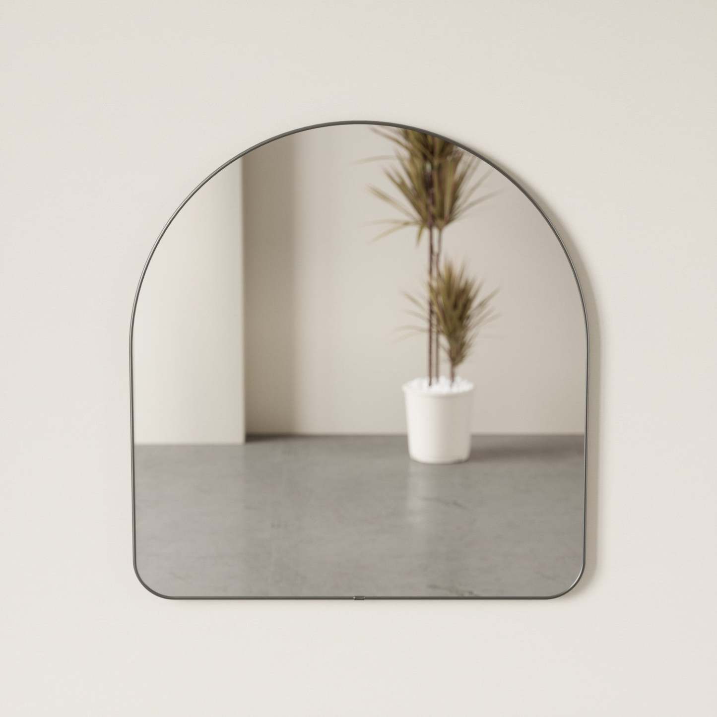 Miroir arqué de Umbra de 34 po x 36 po - métallique