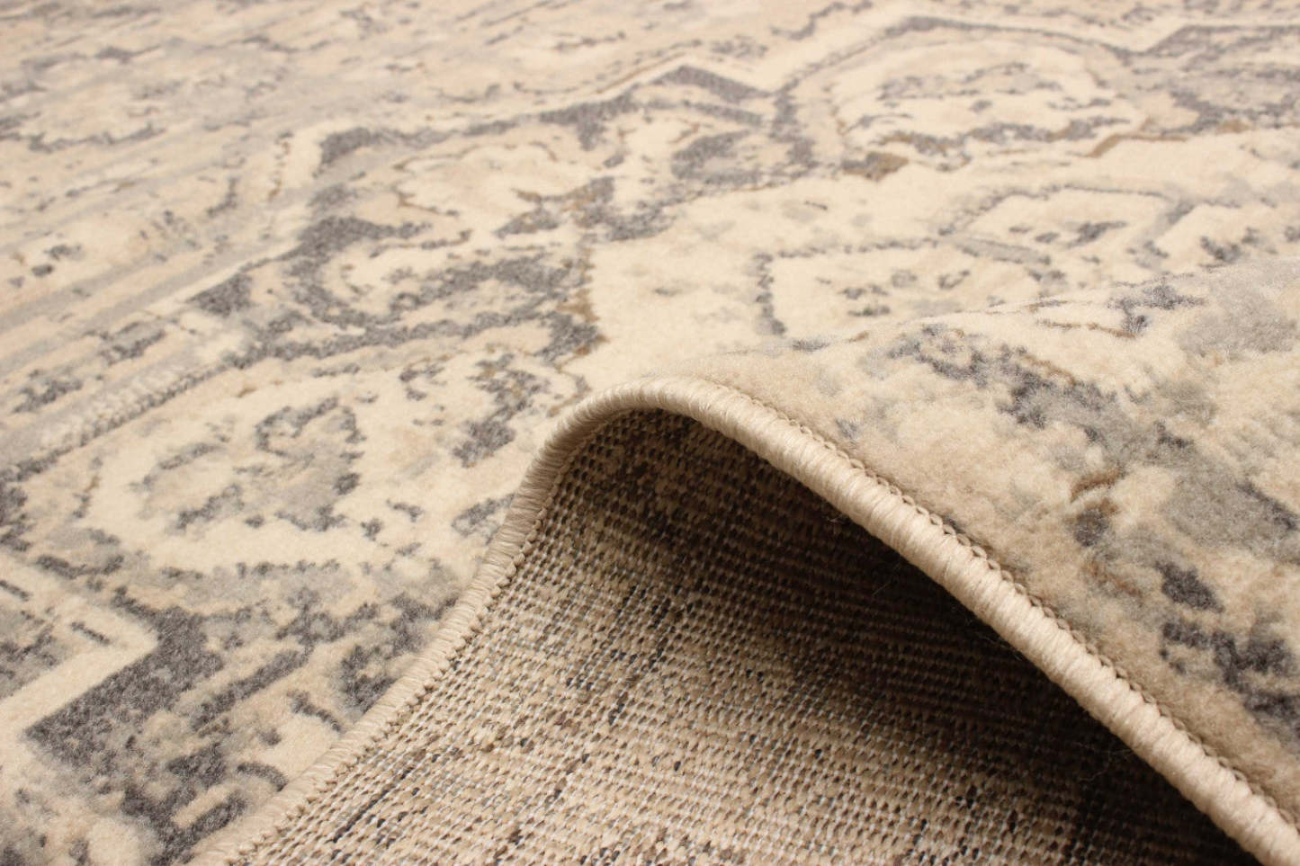 Priya Grey Area Rug - 5'0 x 8'0|Carpette Priya grise - 5 pi 0 po x 8 pi 0 po