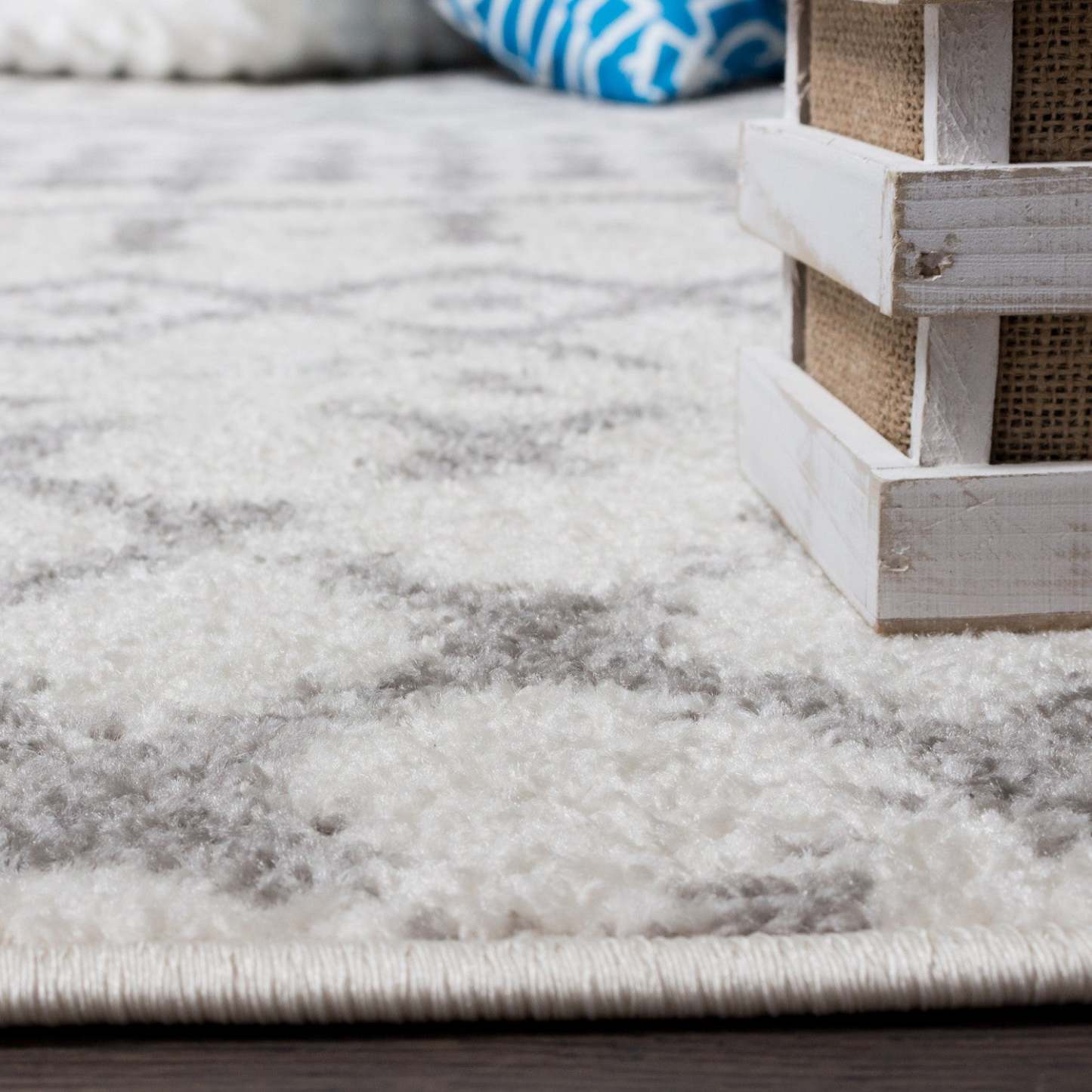 Lav Grey Mor 3x5 Area Rug|Carpette Lav grise à motifs marocains 3 x 5|D80GKYNY