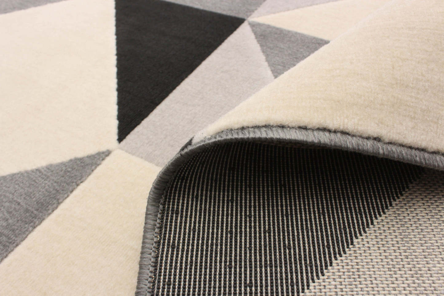 Nuria Black 3'11 x 5'7 Area Rug|Tapis Nuria noir 3 pi 11 po x 5 pi 7 po|D86FVGFS