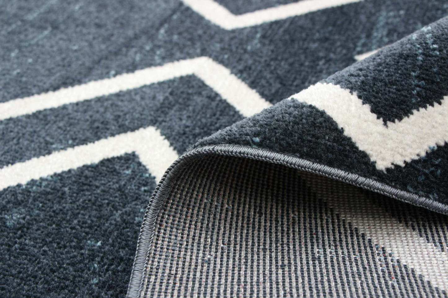 Kenza Blue Machine Washable Area Rug - 5'0 x 7'0|Tapis Kenza bleu lavable à la machine - 5 pi 0 po x 7 pi 0 po|D86FQR31