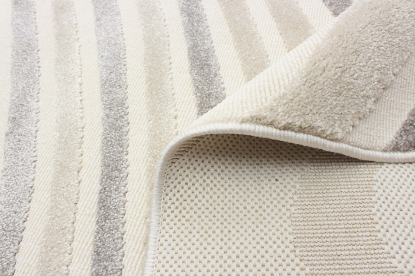 Nikkos Ivory 3'11 x 5'7 Area Rug|Carpette Nikkos ivoire 3 pi 11 po x 5 pi 7 po|D86FBL6Z