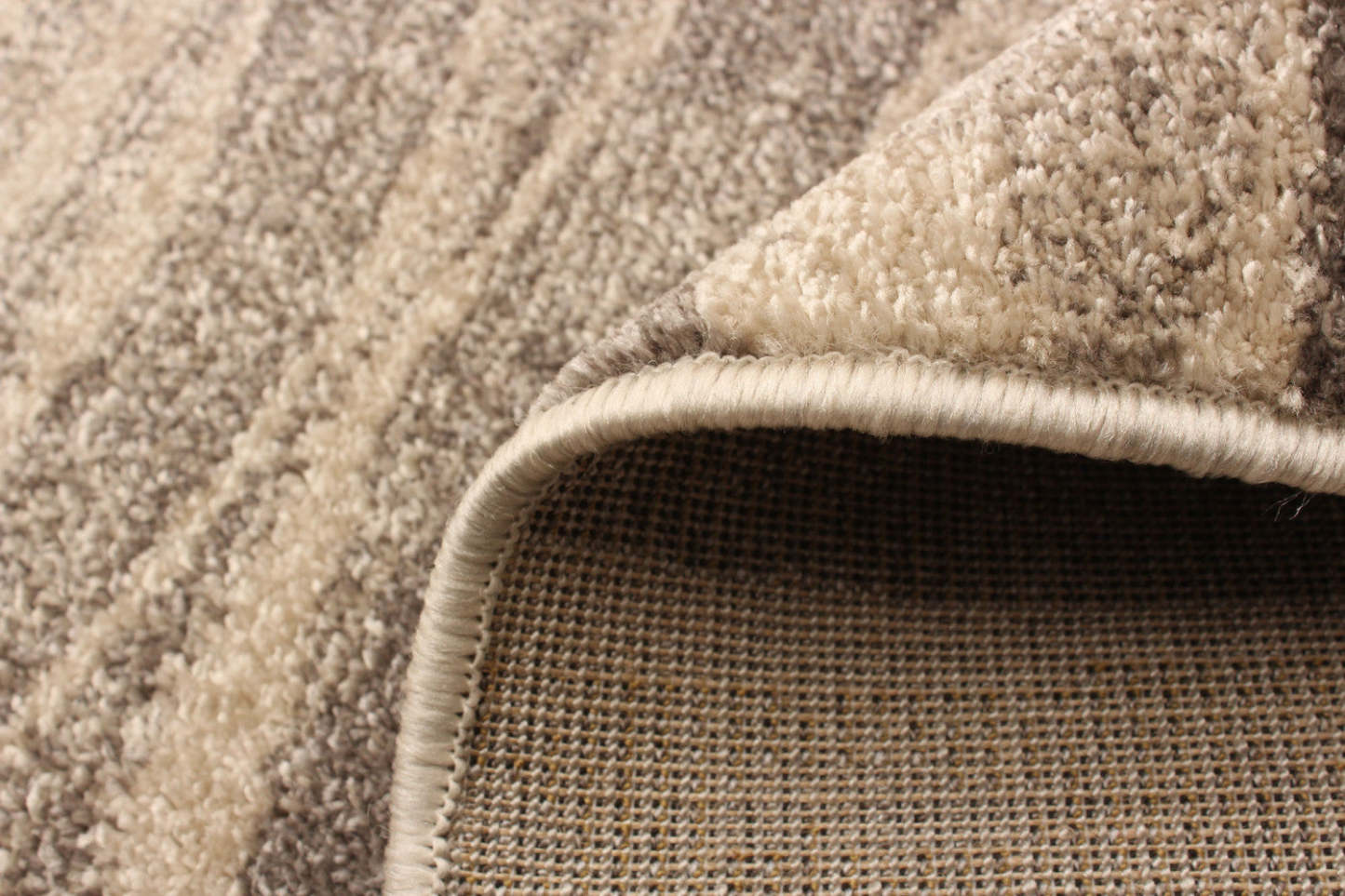 Arusha ivoire / gris 6'7 x 9'6 tapis de zone|Carpette Arusha ivoiregris 6 pi 7 po x 9 pi 6 po|D26YBNT0