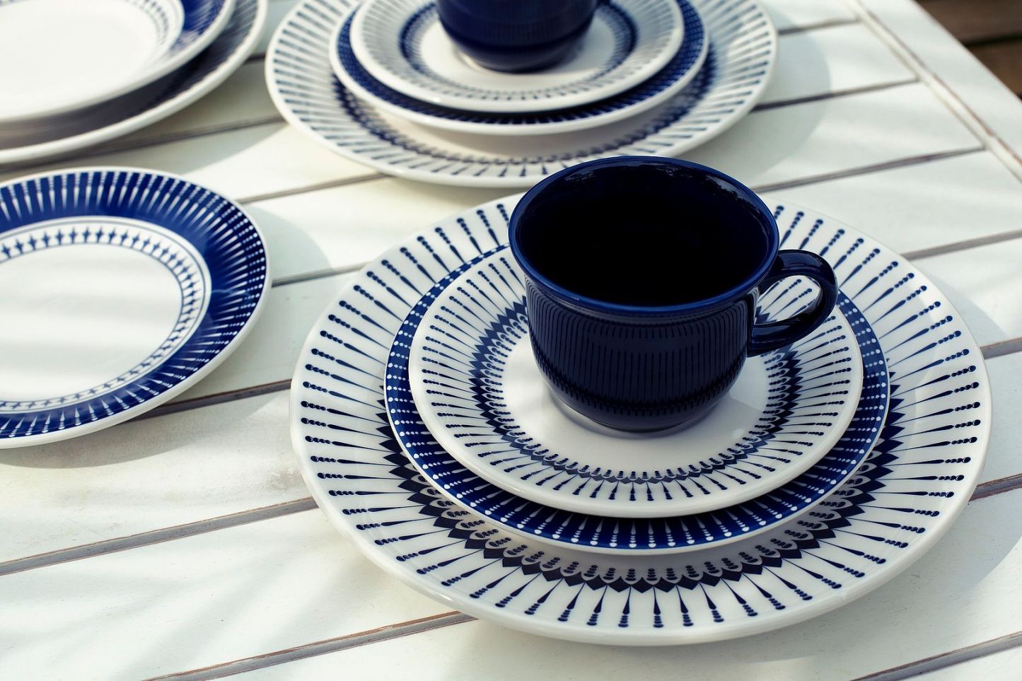 Actual 16-Piece Dinnerware Set - Blue Ivory | Service de vaisselle Actual 16 pièces - bleu et ivoire | D87EM59O