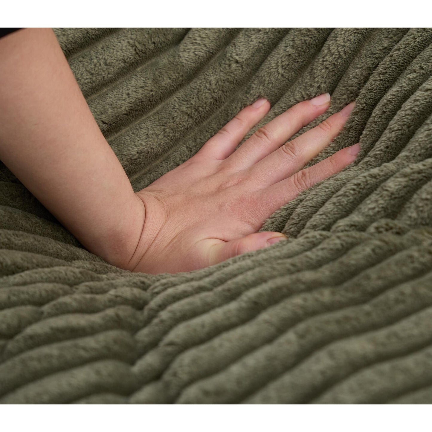 Canapé-lit Harmonia 109 W surdimensionné en velours côtelé, siège profond, double chaise longue avec 4 oreillers