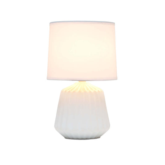 Simple Designs Petite Ceiling Base Table Lamp - Off White|Lampe de table Petite de Simple Designs avec base plissée - blanc cassé