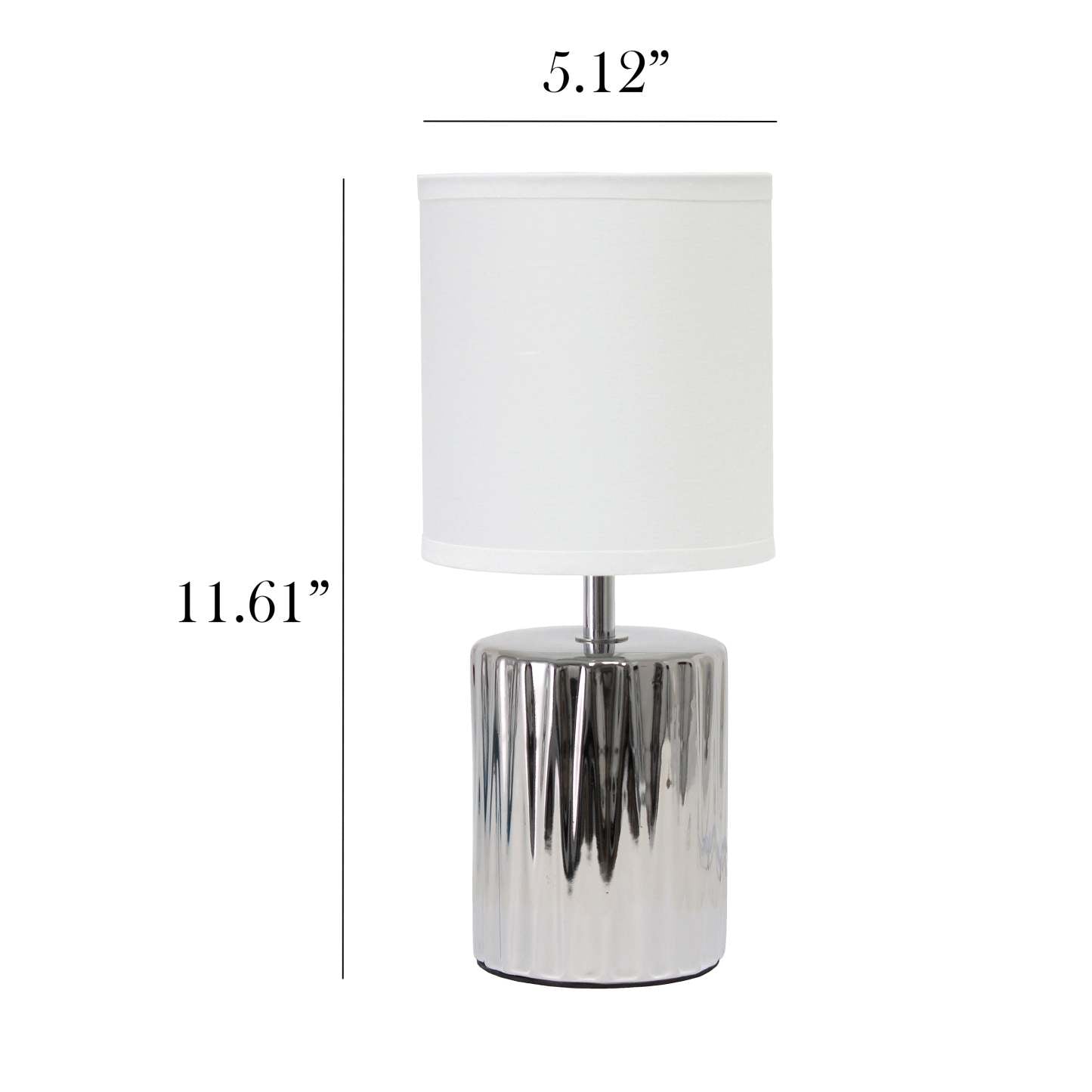 Simple Designs 11.61 Contemporary Ruffled Capsule Table Lamp with White Drum Fabric Shade - Metallic Chrome|Lampe de table contemporaine de Simple Designs de 11,61 po avec base à effet froncé et abat-jour cylindrique en tissu blanc - chrome métallique