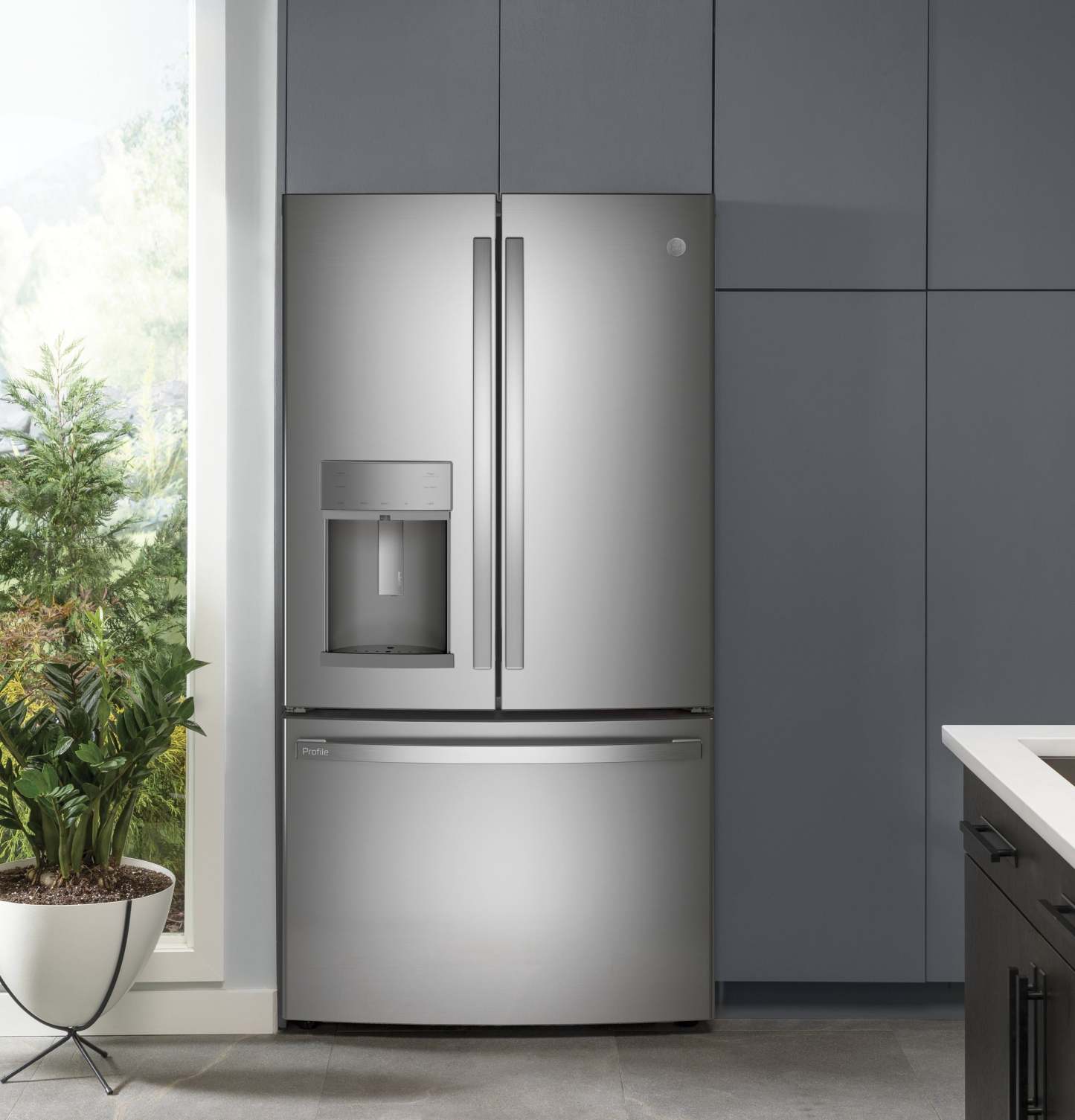 Réfrigérateur Profile de 36 po et de 22,1 pi³ à portes françaises - acier inoxydable - PYD22KYNFS | Profile 36 22.1 Cu. Ft. French-Door Refrigerator - Stainless - PYD22KYNFS