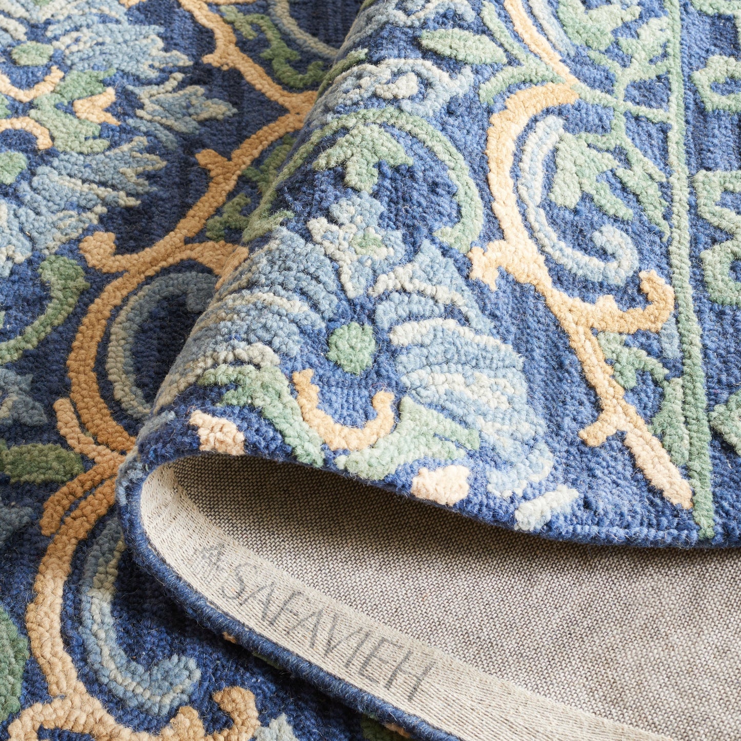 Tapis en laine à motif floral Porzia fait main SAFAVIEH