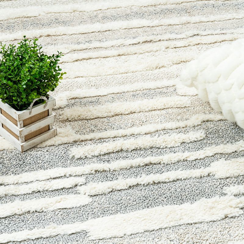 Lola Ajor Cream Shag Area Rug - 6'7 x 9'6|Carpette à poil long Lola Ajor crème - 6 pi 7 po x 9 pi 6 po