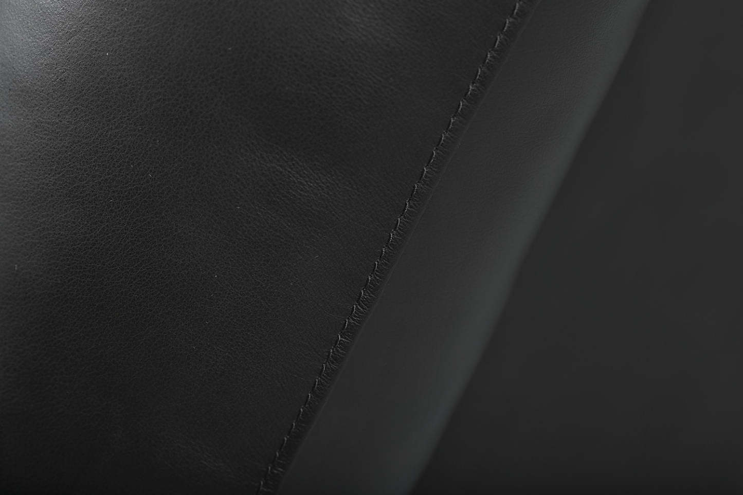 Fauteuil à inclinaison électrique Toreno 42 en cuir véritable - Noir | Fauteuil inclinable électrique Toreno de 42 po en cuir véritable - noir