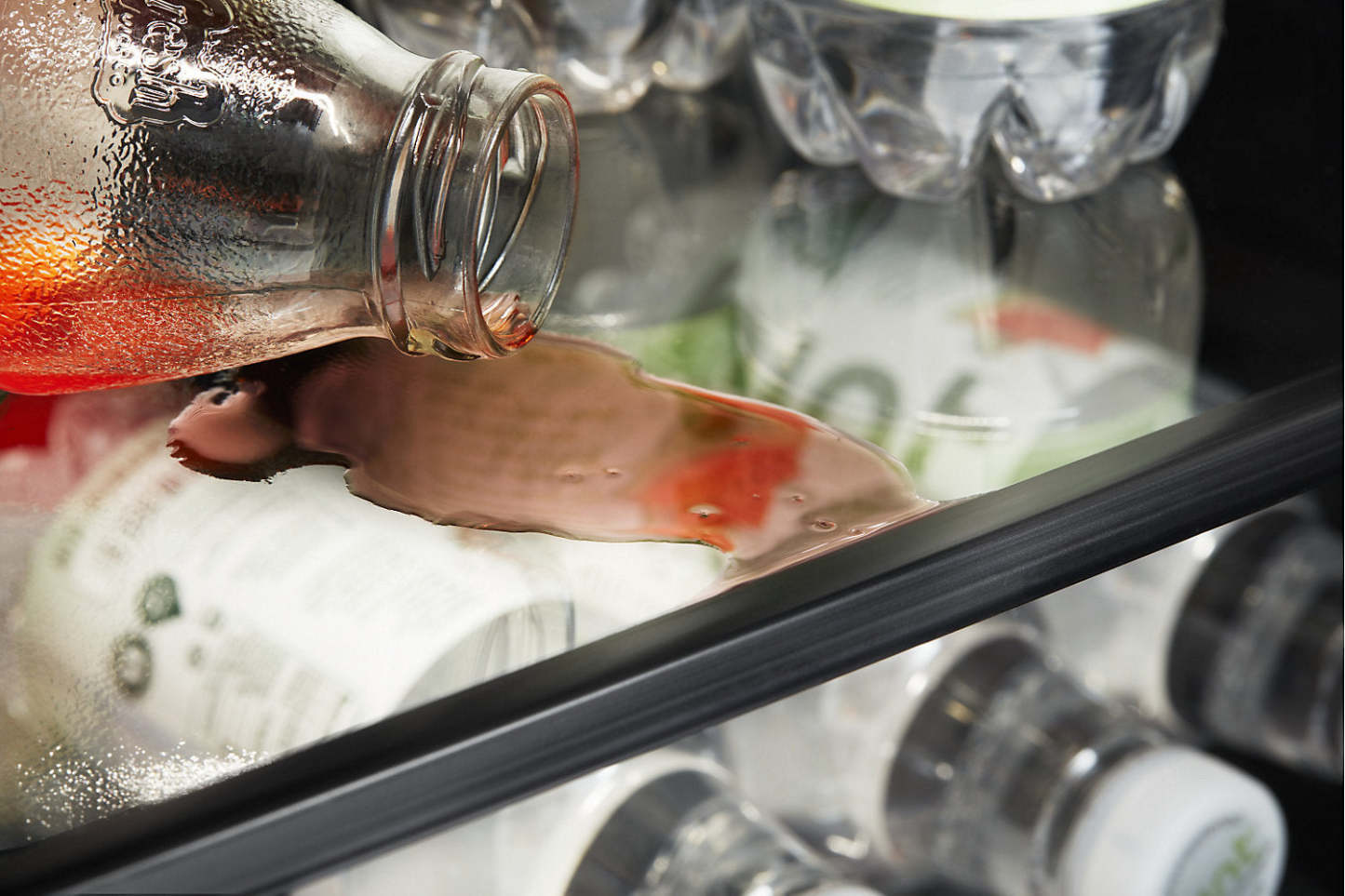 Refroidisseur à vin Whirlpool de 5,2 pi³ et de 24 po sous le comptoir - acier inoxydable noir - WUB50X24HV