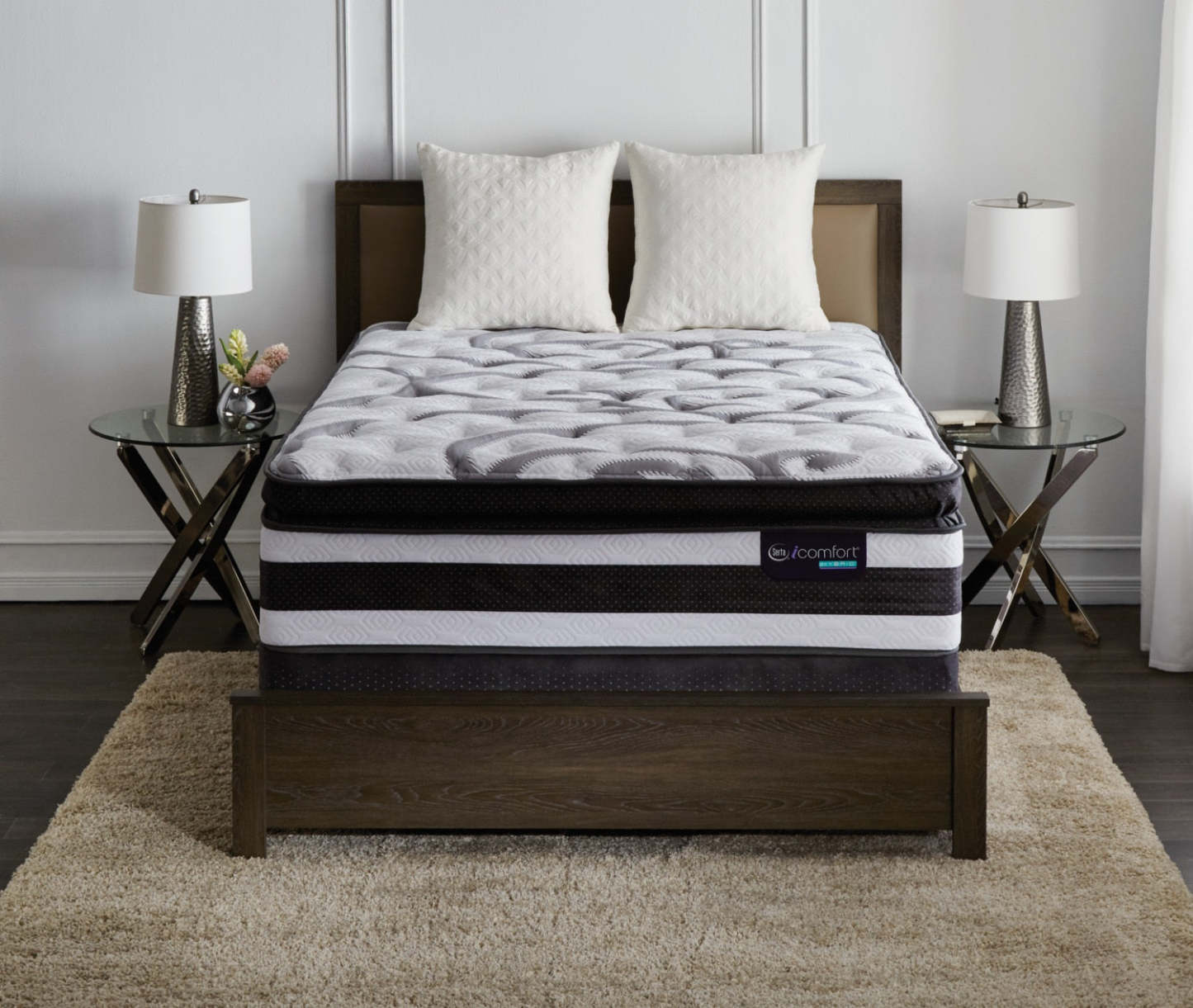 Ensemble semi-ferme à plateau-coussin épais Manolo iComfort Hybride de Serta pour très grand lit