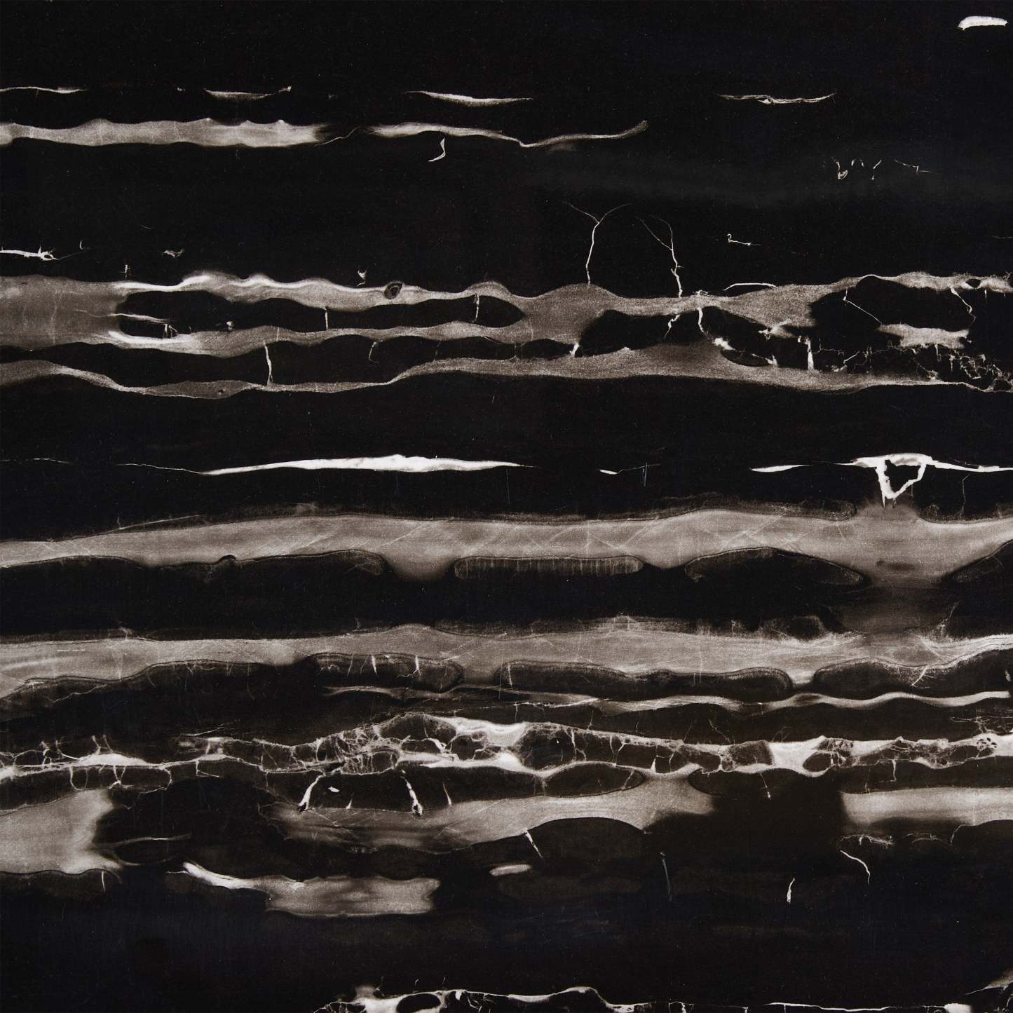 Table de salle à manger Burk avec plateau en résine époxy aspect marbre, 72 l - Noir | Table de salle à manger Burk de 72 po (L) avec dessus en résine époxy en imitation de marbre - noire