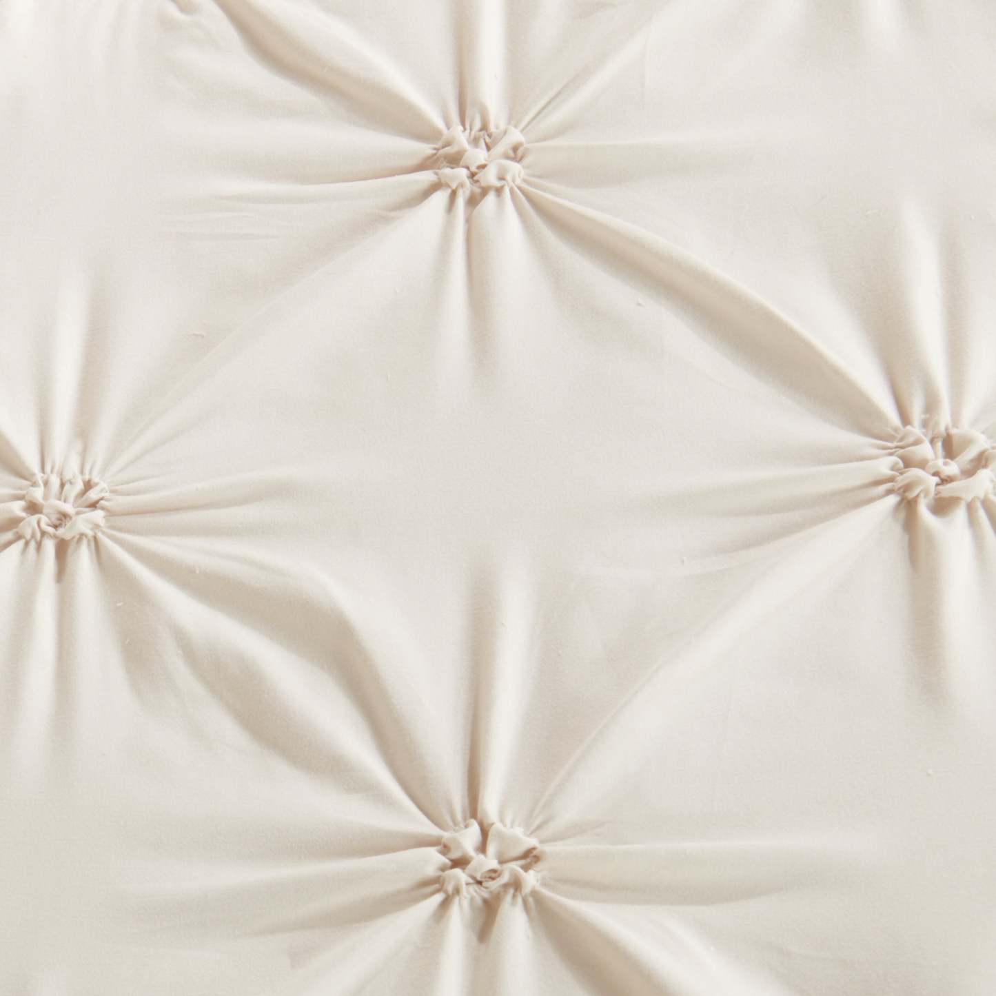 Gardenia Wynd 3-Piece King Comforter Set - Oatmeal | Ensemble d'édredon Gardenia Wynd 3 pièces - écru pour très grand lit