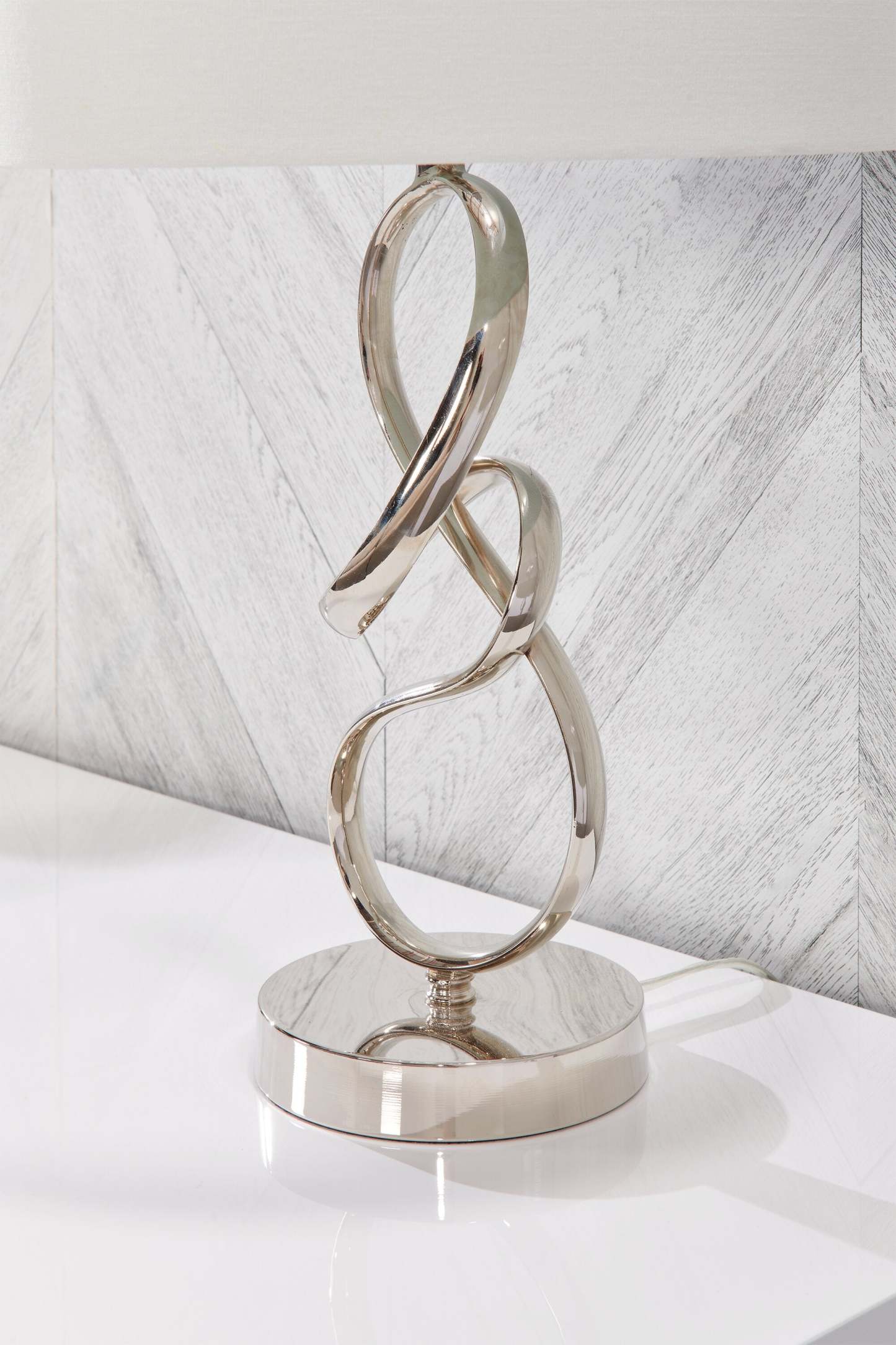 26 Chrome Swirl Table Lamp|Lampe de table de 26 po en chrome avec motif en spirale