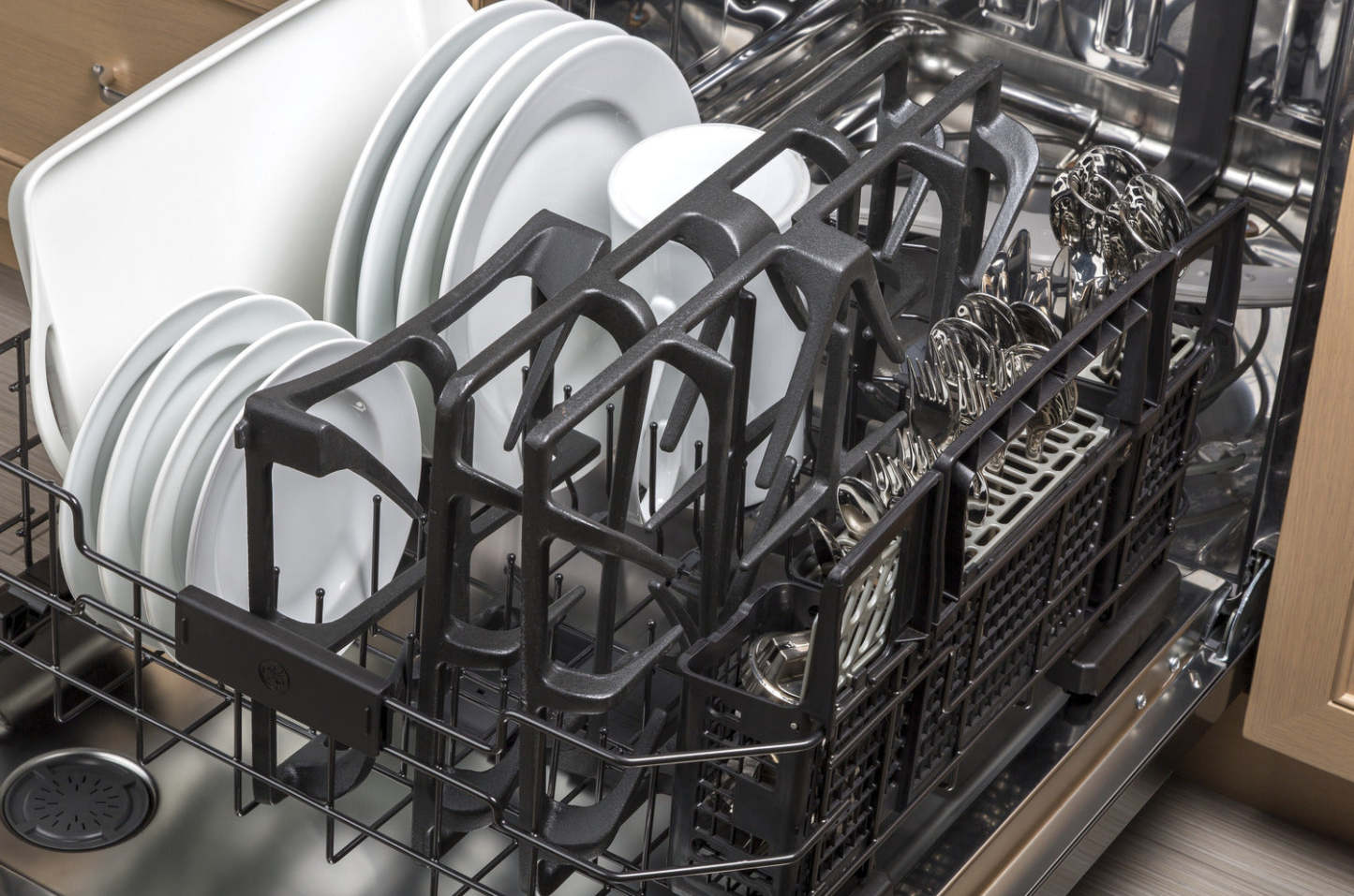 Surface de cuisson au gaz GE 36 à 5 éléments - Inox - JGP5036SLSS | Table de cuisson à gaz GE de 36 po à 5 éléments - acier inoxydable - JGP5036SLSS