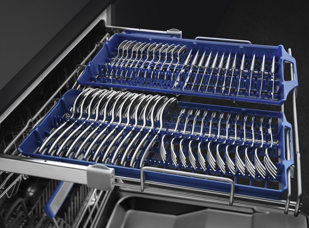 Smeg Front-Control Dishwasher - LSPU8643X|Lave-vaisselle Smeg avec commandes à l'avant - LSPU8643X