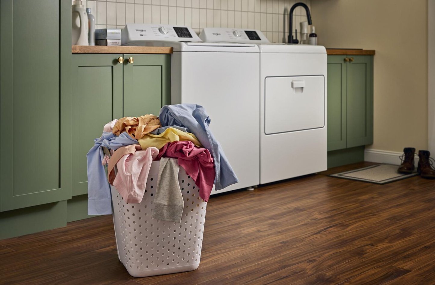 Laveuse à chargement par le haut 4,8 pi3 et sécheuse électrique 7 pi3 avec détection automatique de Whirlpool - blanches