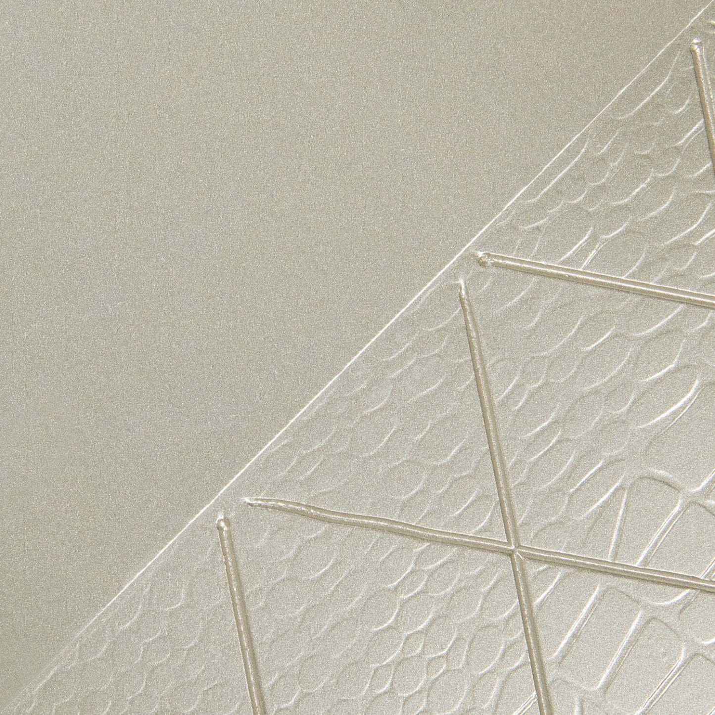 Tyra 48 Glam Sofa Table with Storage - Champagne |Table de salon somptueuse Tyra de 48 po avec rangement - champagne