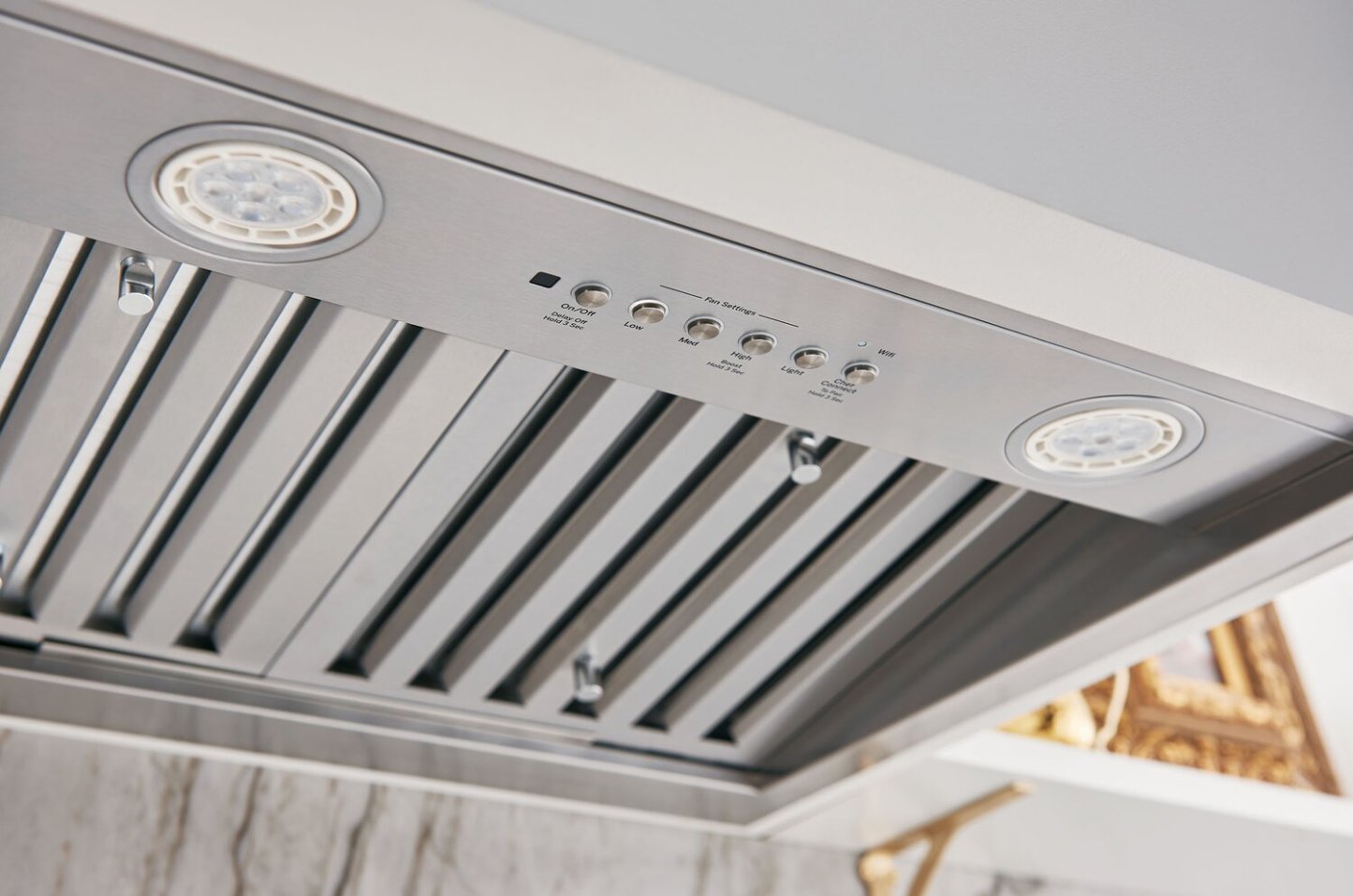 Hotte de cuisinière GE Smart Insert avec éclairage LED à intensité variable - UVC9360SLSS | Hotte de cuisinière intelligente GE avec éclairage à DEL à intensité variable - UVC9360SLSS | UVC9360S