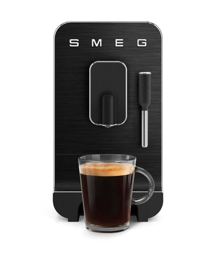 Smeg Machine à espresso entièrement automatique avec buse vapeur - BCC12FBMUS